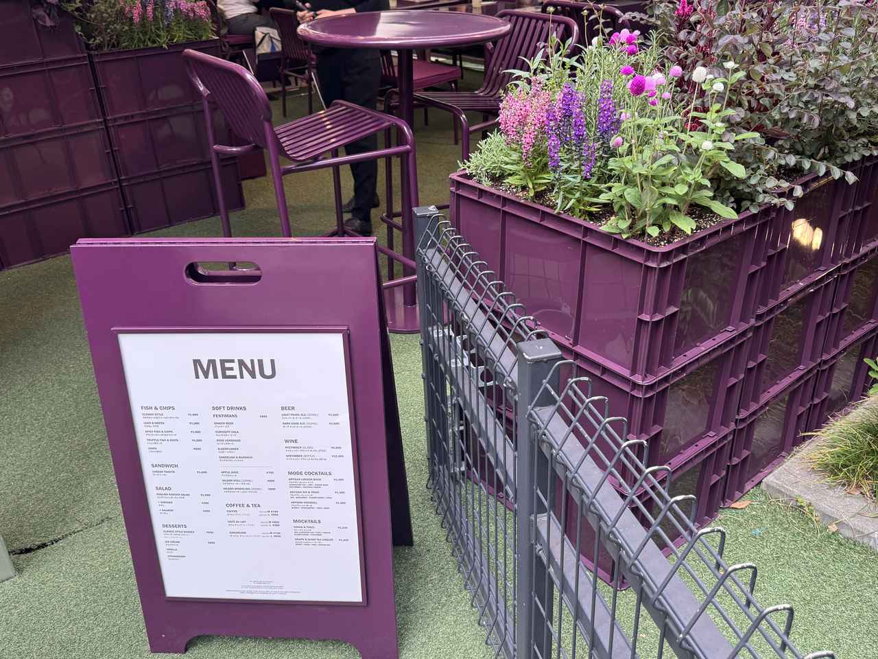 画像1: 銀座で“英国時間”♡JIMMY CHOOが仕掛ける、ラグジュアリーなストリートカフェが誕生