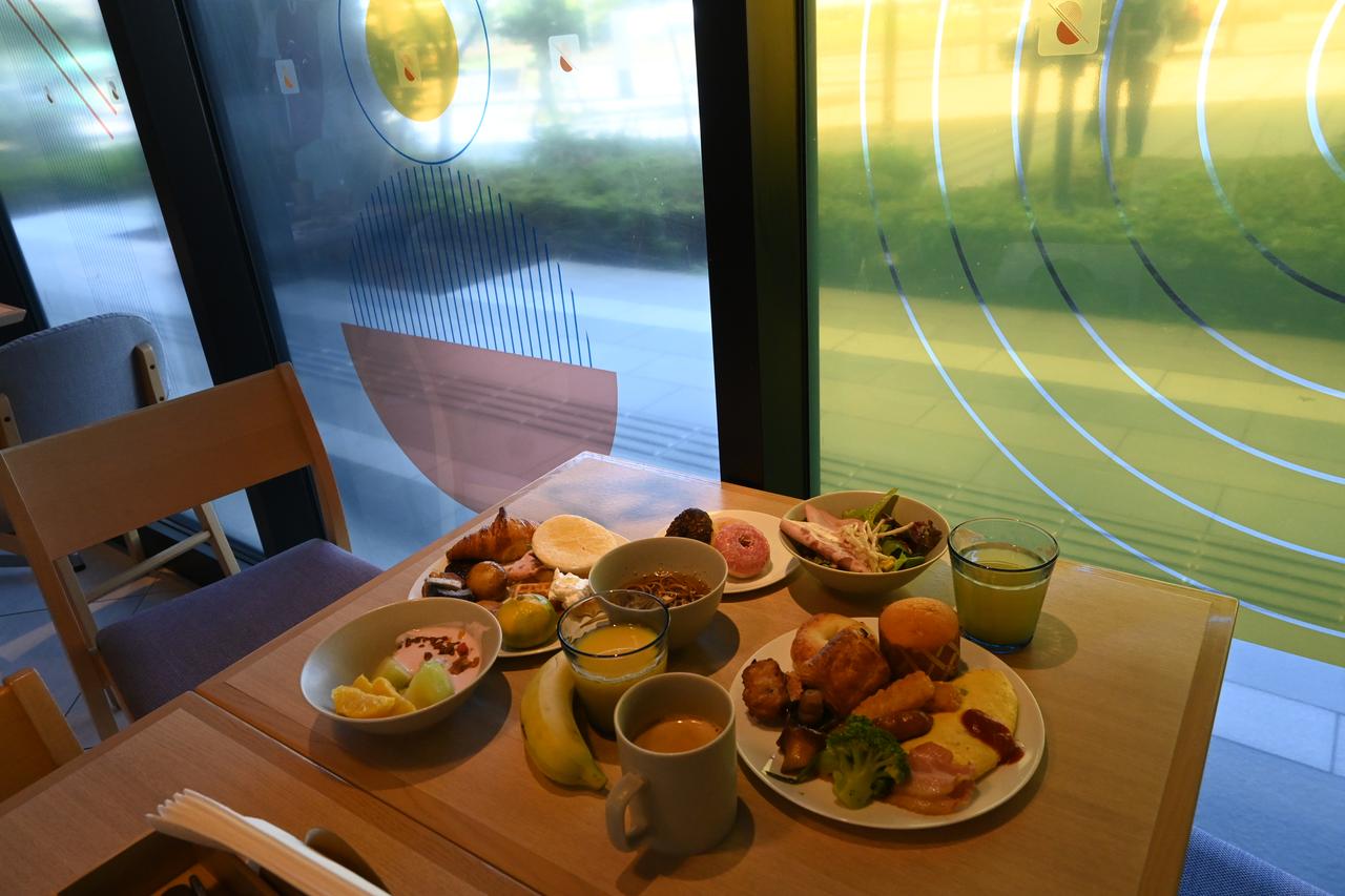 画像: 翌朝は国際色豊かな朝食ブッフェ