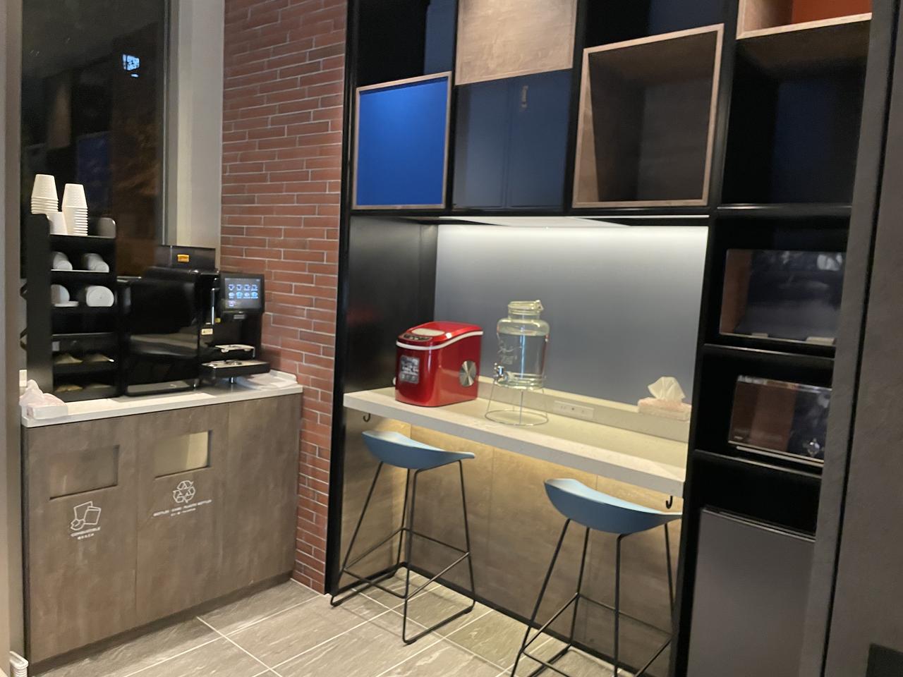 画像: ラウンジと設備