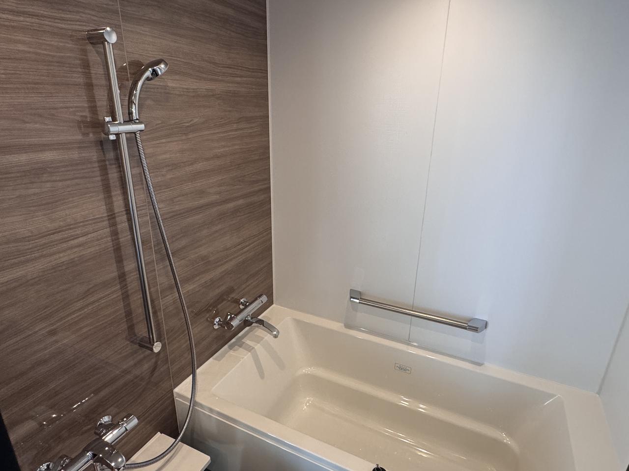 画像: 独立したバスルーム