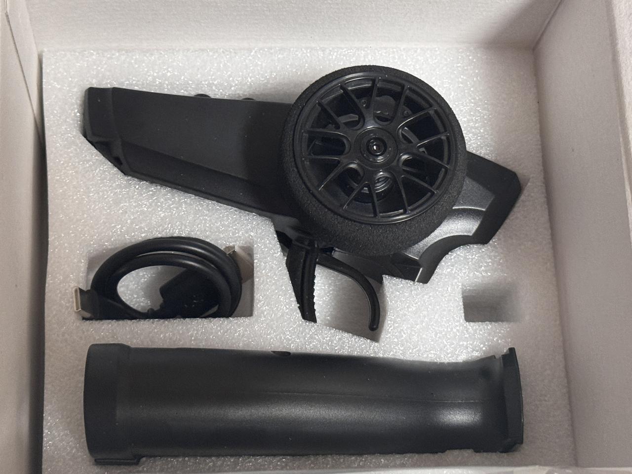 画像1: テーブルの上がサーキットに♡手のひらサイズの本格RCカー「ターボレーシング」は誕生日プレゼントにもぴったり