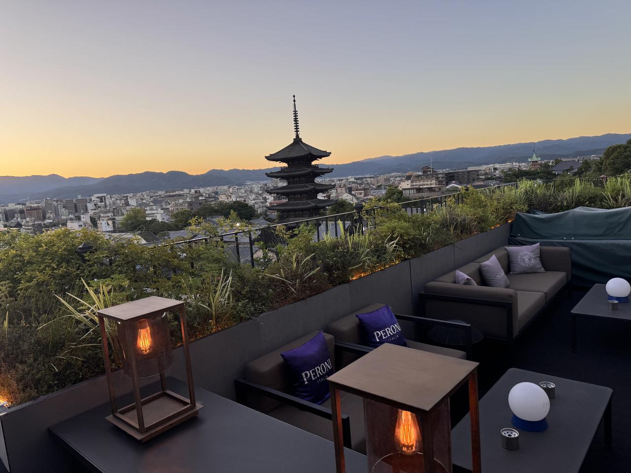 画像: 夜はルーフトップバー「K36 The Bar&Rooftop」京都の非日常の余韻を味わう