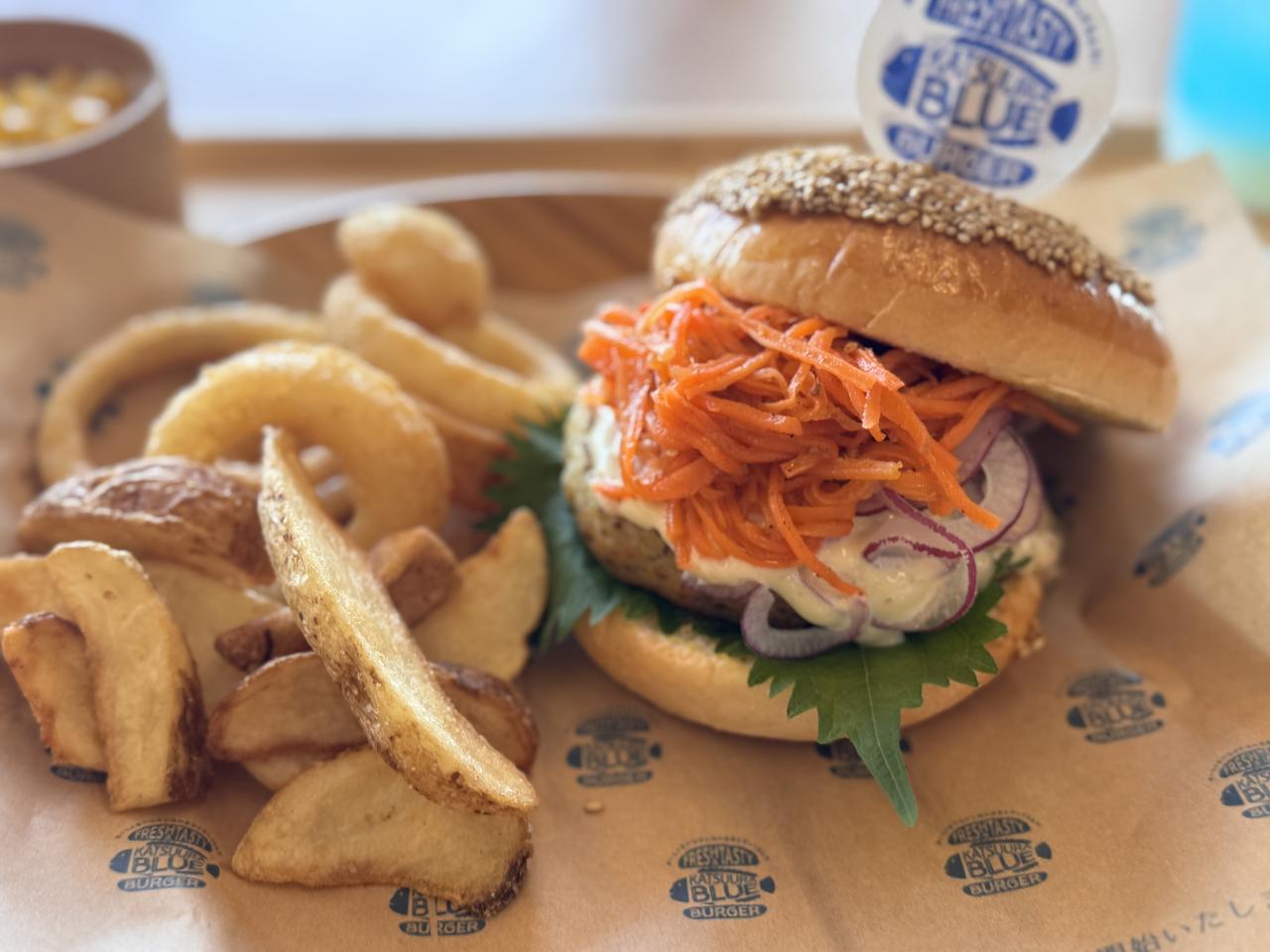 画像: さんが焼きバーガー ポテト、オニオンリング、ドリンクセット付き1650円税込