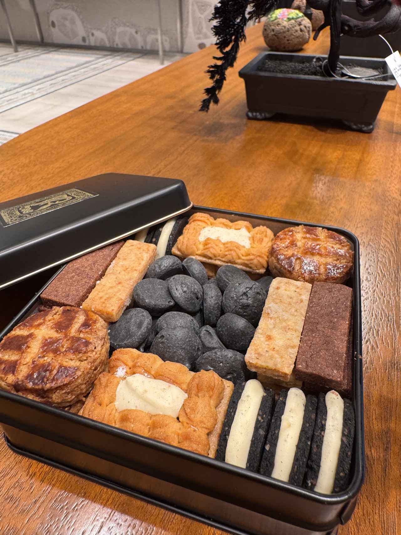 画像: 限定クッキー缶「Rèvèrence」¥5,400(税込)