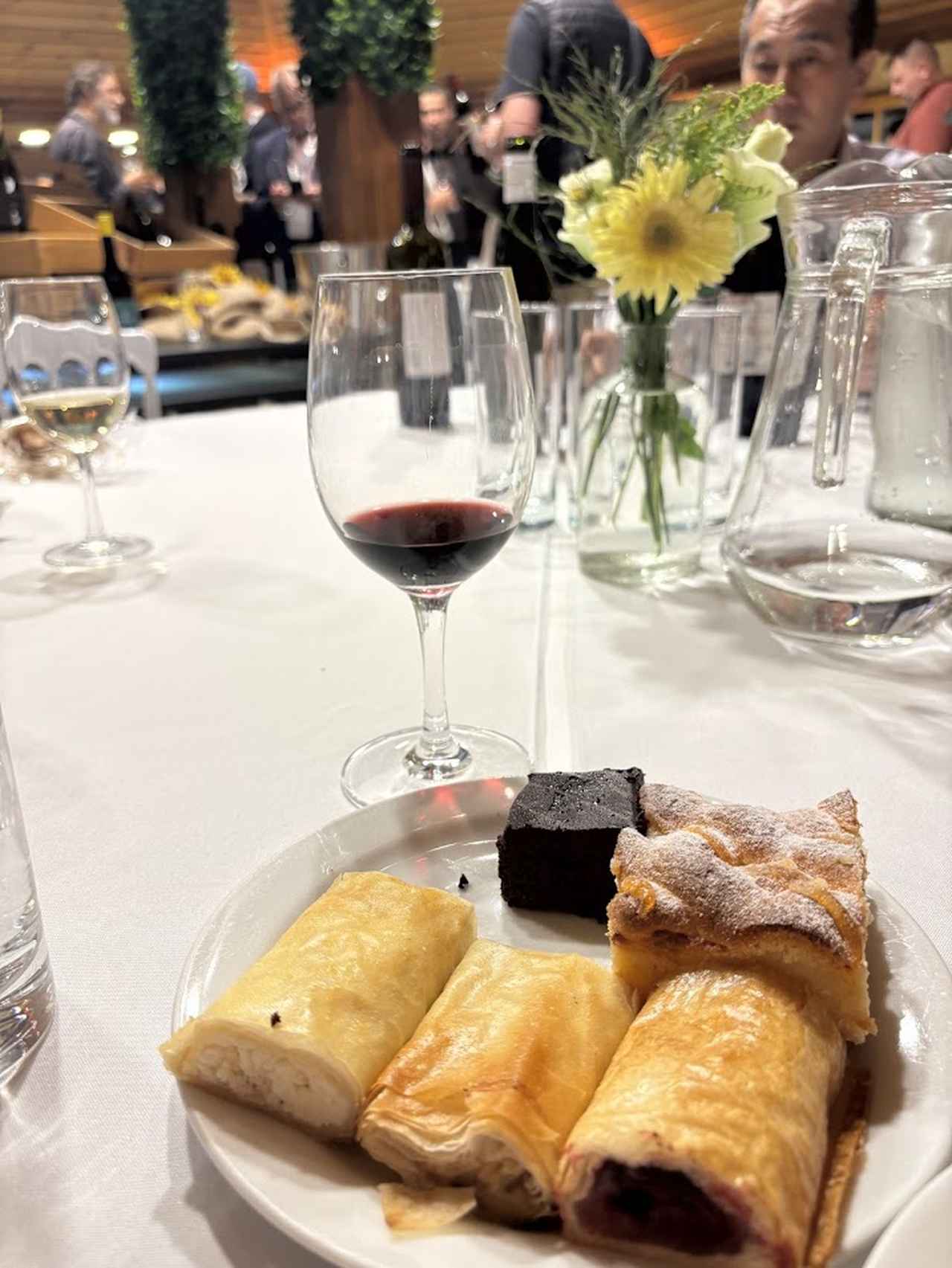 画像2: ガラパーティーはグヤシュと家庭的な料理