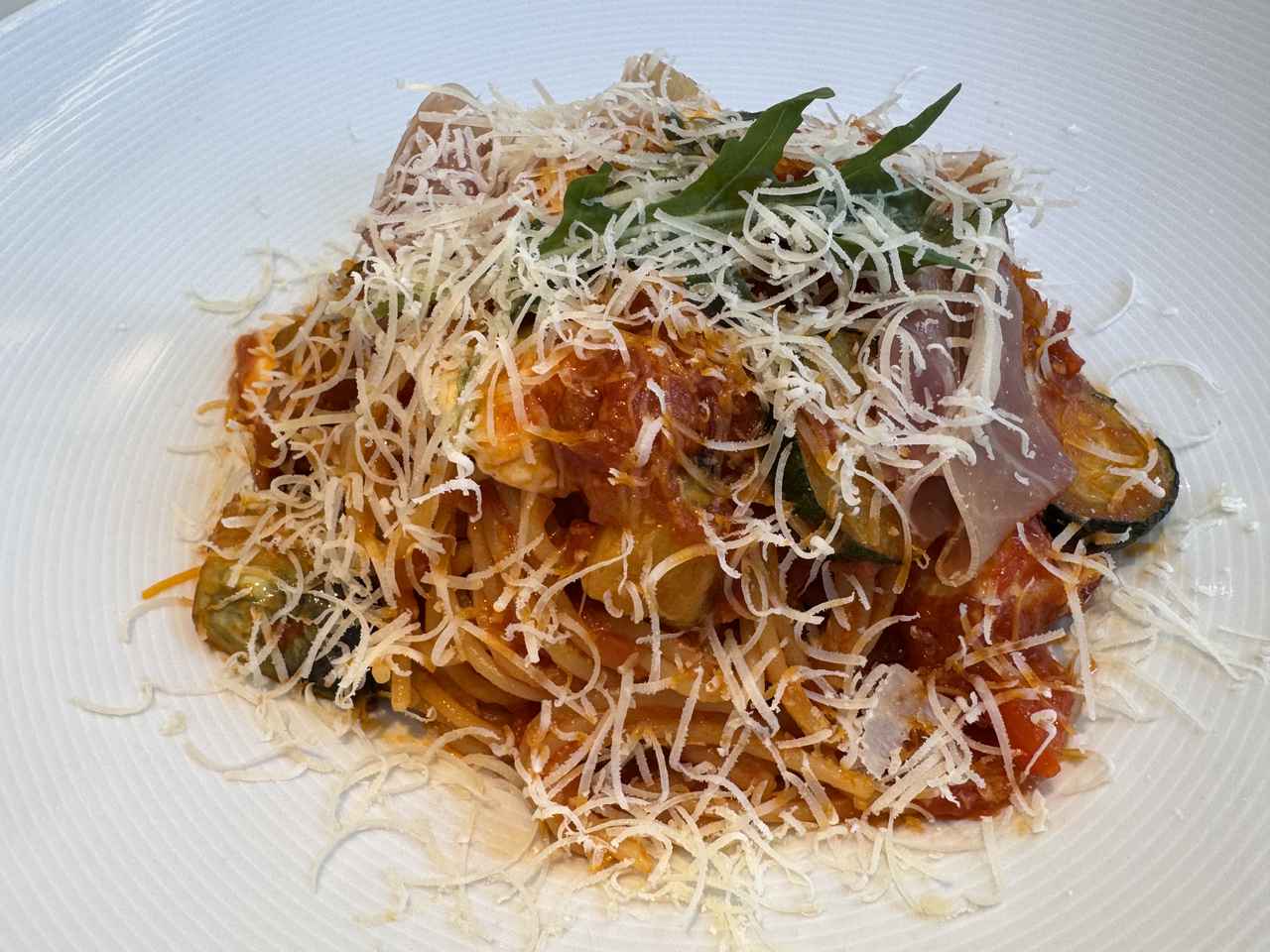 画像: トマトソース1700円＋生ハム400円＋モッツアレラチーズ300円＋ズッキーニ200円＋なす150円