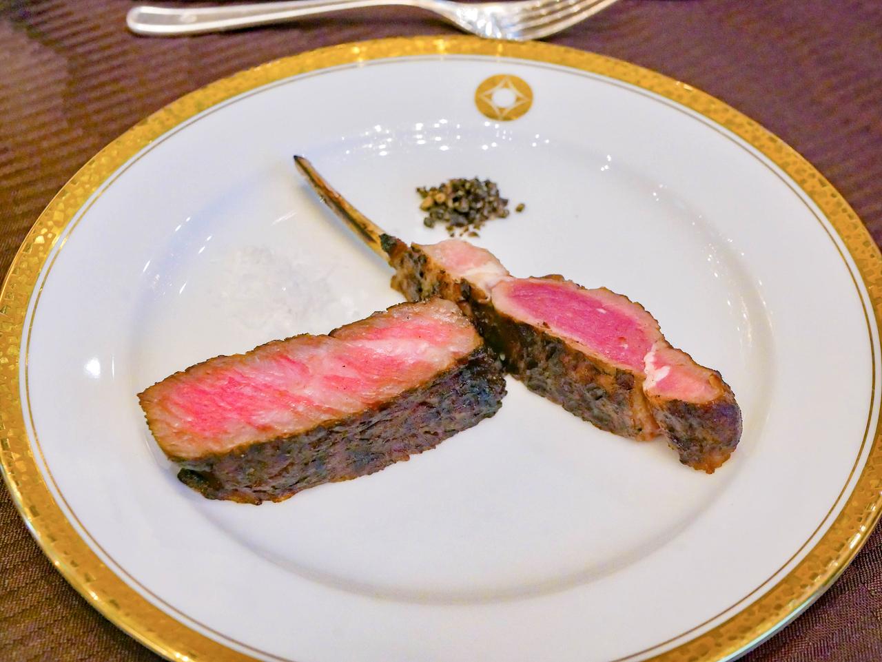 画像1: 炭火と薪火で仕上げる「黒毛和牛と仔羊のグリル」