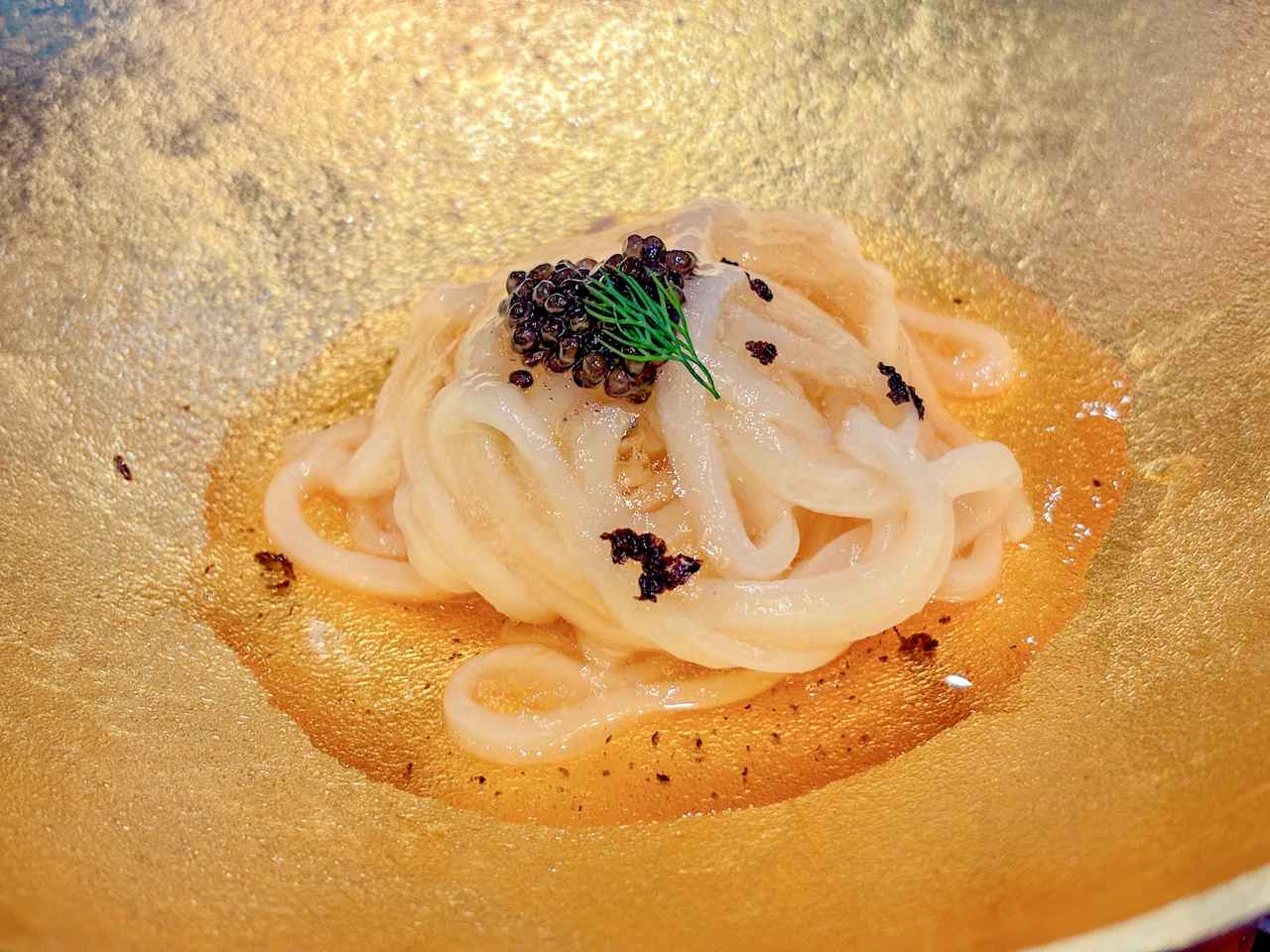 画像2: キャビアを添えた「極みうどん」からスタート