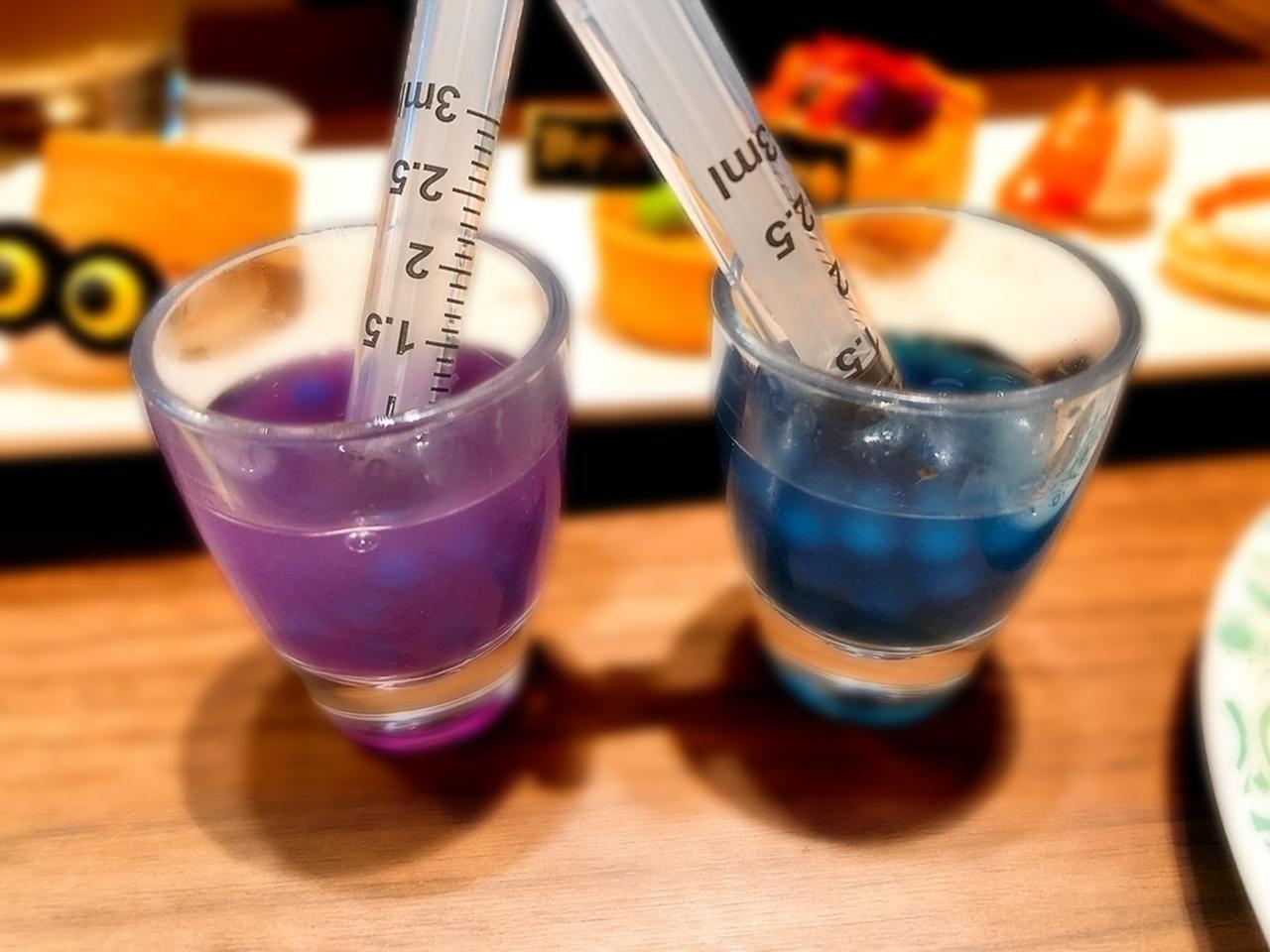 画像: 注射器で色が変わります