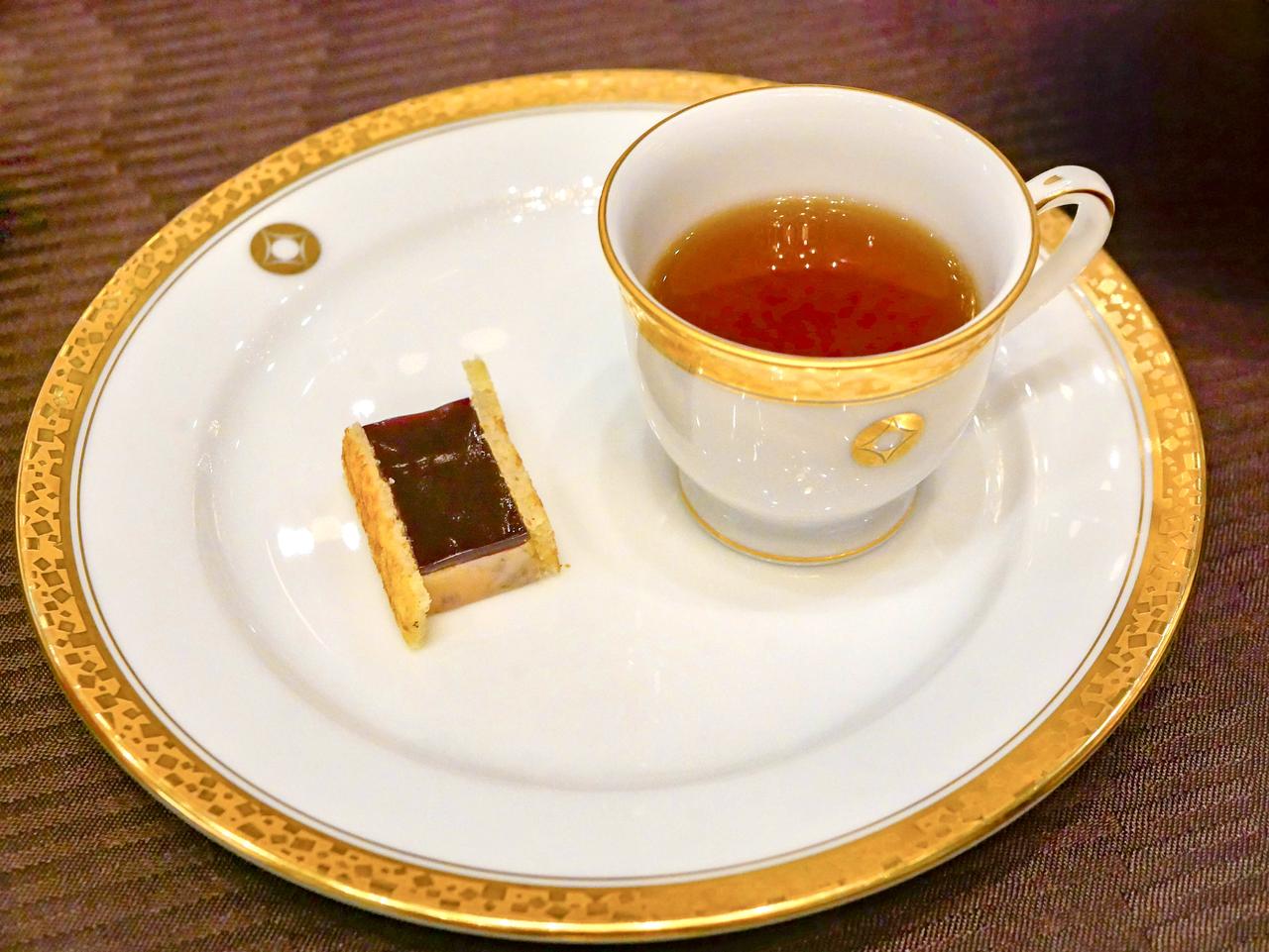 画像: トゥールジャルダン東京「フォアグラのテリーヌと甘美なポートワインのジュレ」