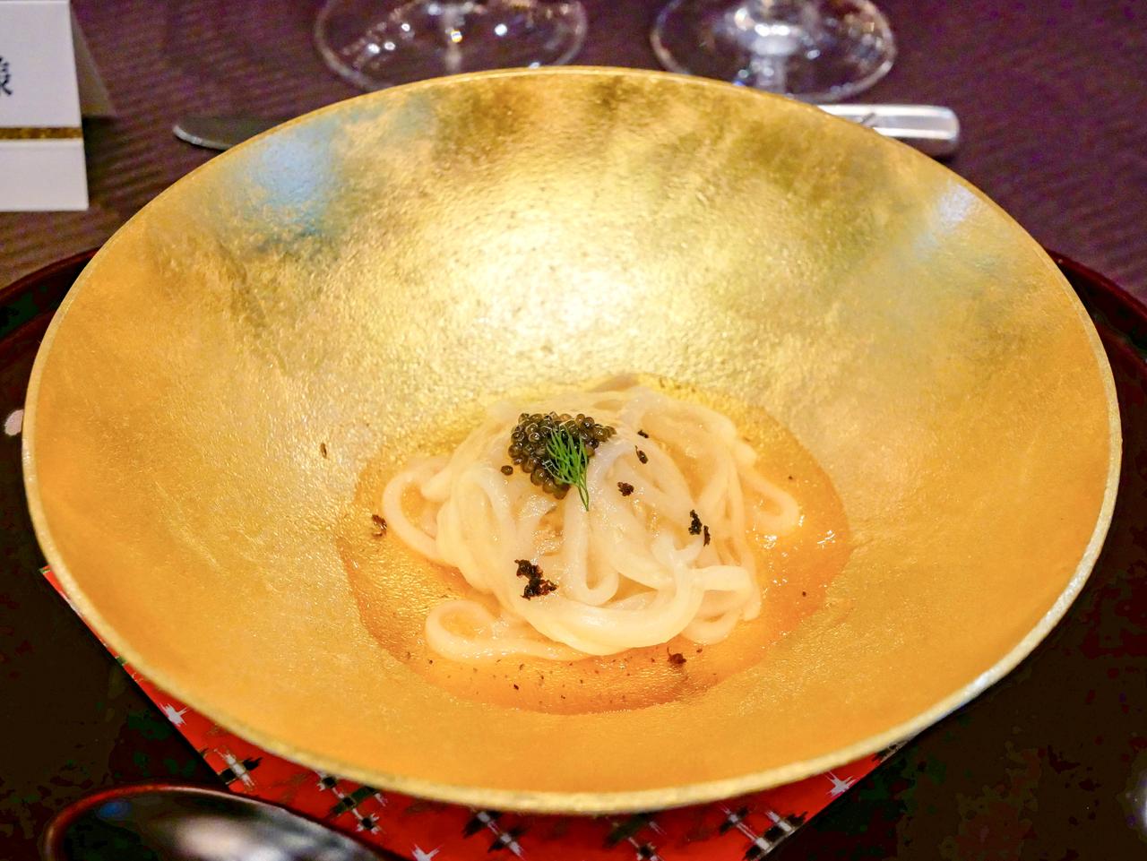 画像1: キャビアを添えた「極みうどん」からスタート
