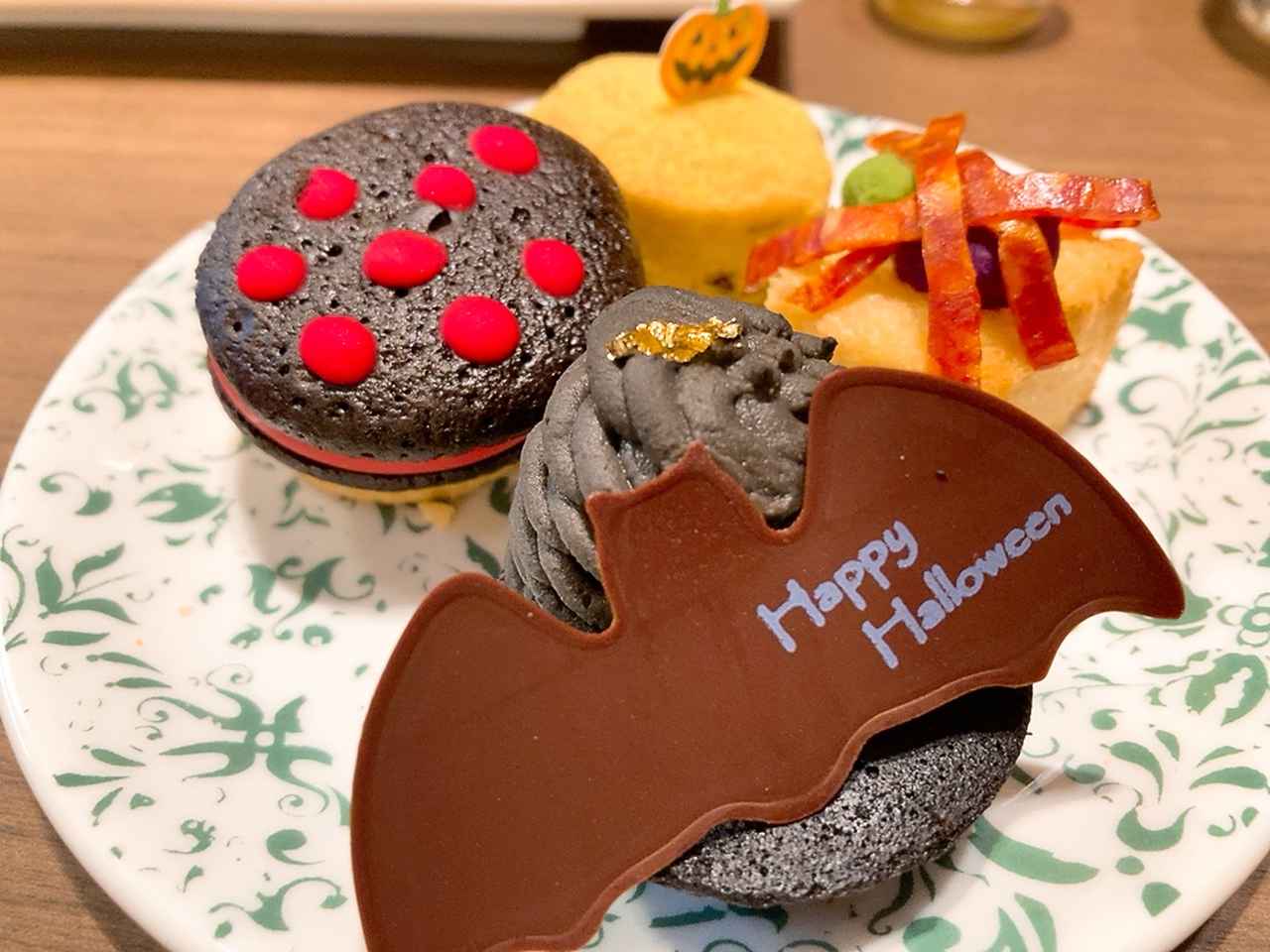 画像: 真っ黒なマロンモンブラン