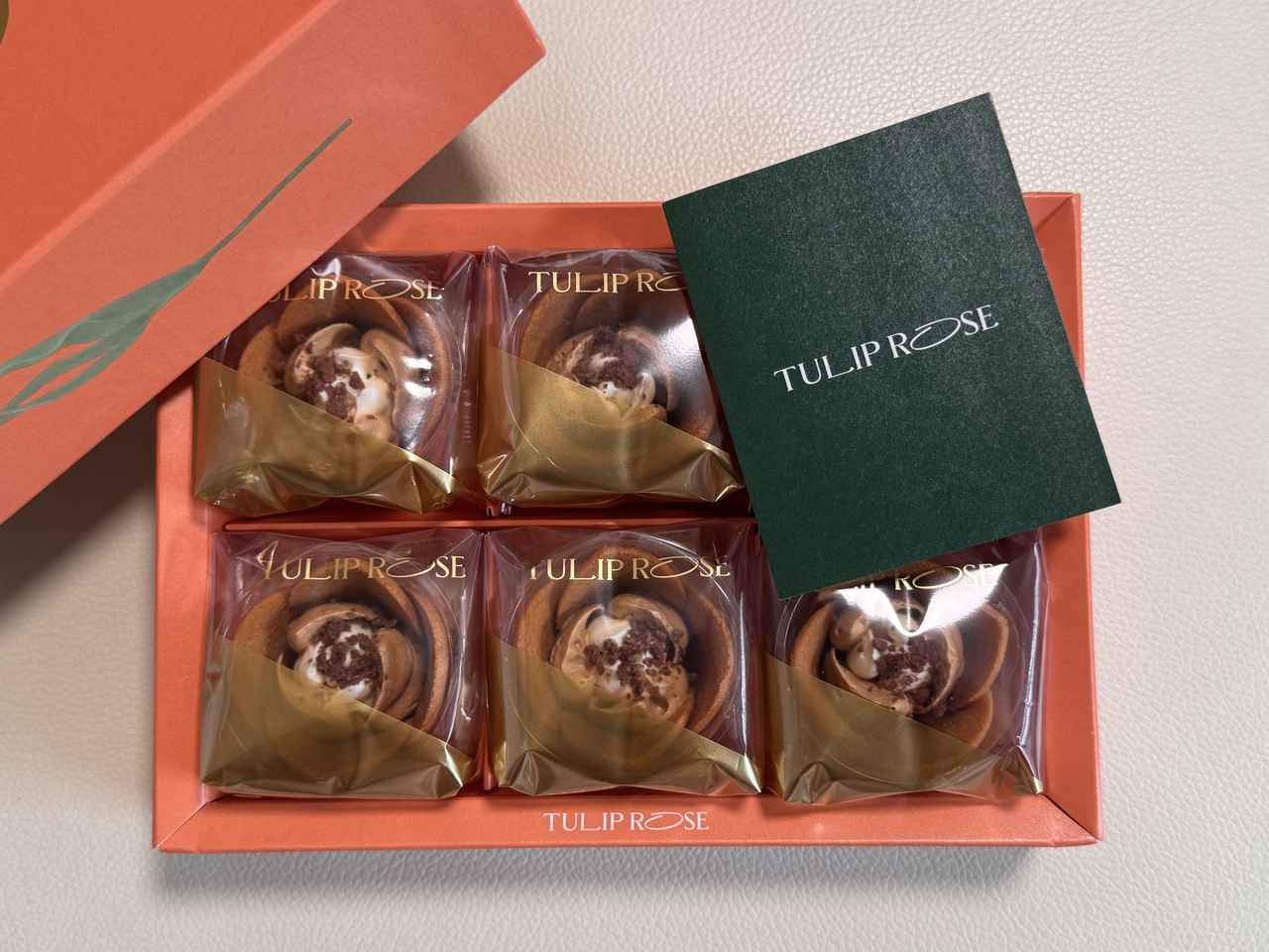 画像: チューリップローズ マロンモンブラン 【発売日】2025年9月10日(水)~10月中旬頃 【価 格】6個入 1,458円(本体価格1,350円) 【販売店】TOKYO TULIP ROSE 西武池袋店(9月17日(水)~販売開始)・阪急うめだ店・そごう横浜店・羽田空港第2ターミナル店・JR東京駅店(SWEETS GATE TOKYO店内)・公式オンラインショップ ※西武池袋店のみ、発売日が異なります。