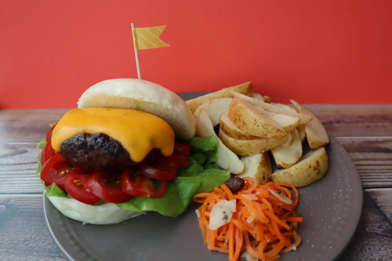 画像: すまんバーガー