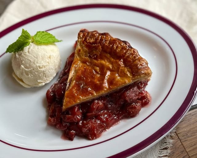 画像: 季節限定チェリーパイ