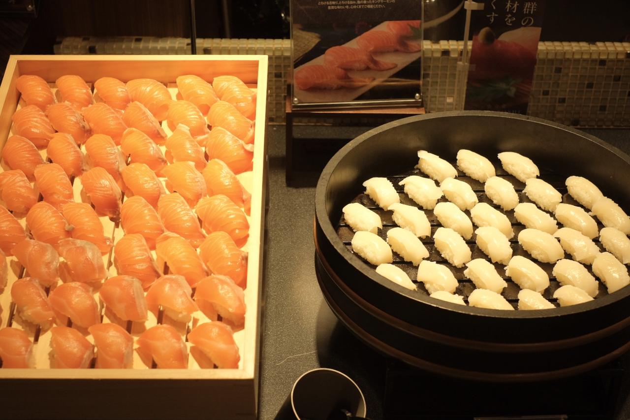 画像: キングサーモン握り/イカ握り