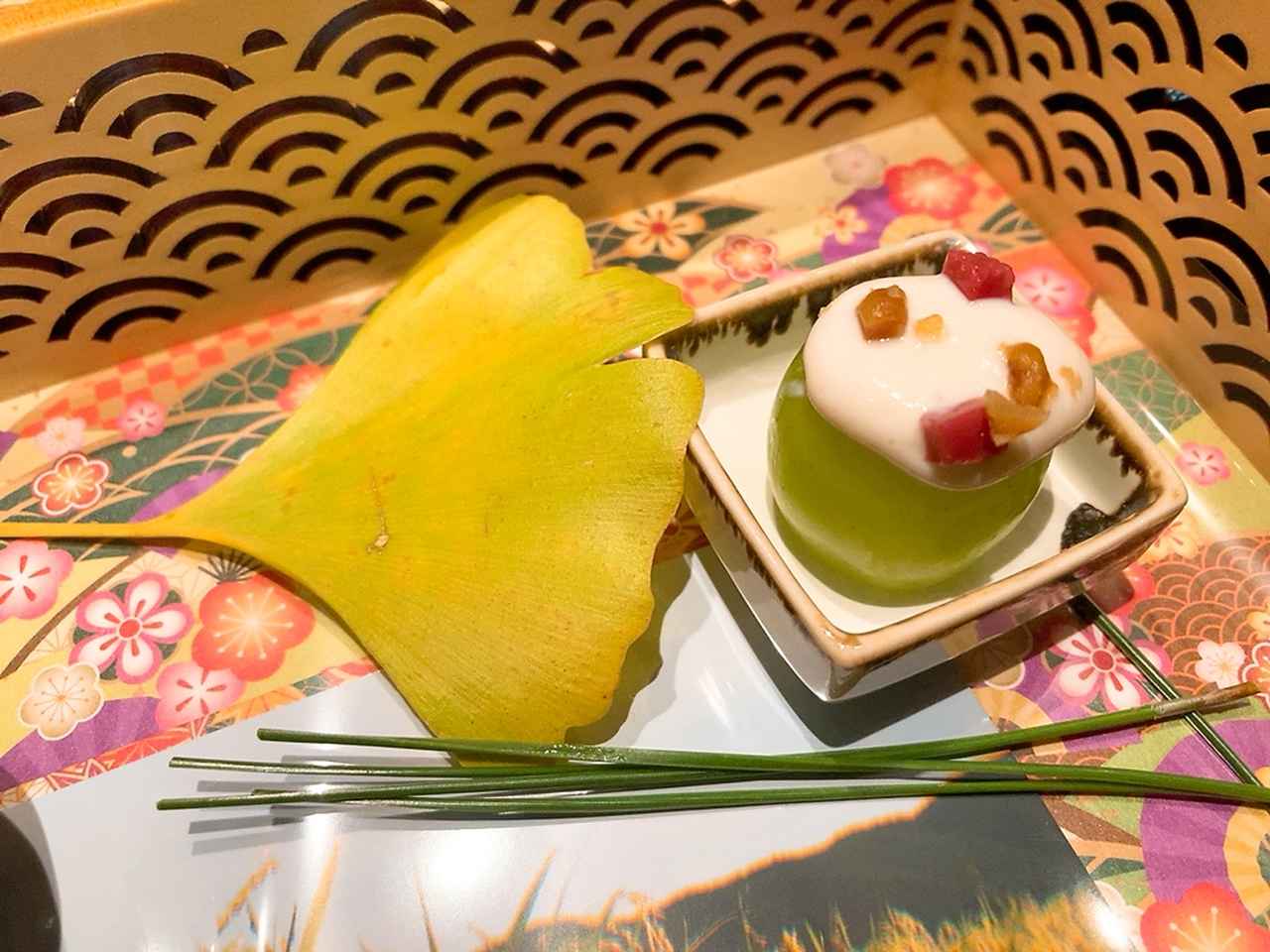 画像: シャインマスカットの白和えには近江蒟蒻と胡桃をのせて