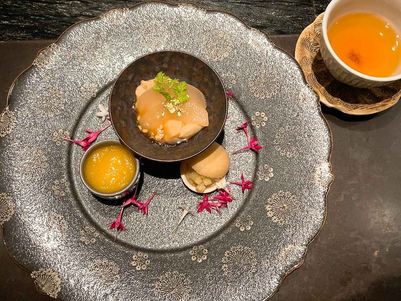 画像: お花柄のお皿も素敵