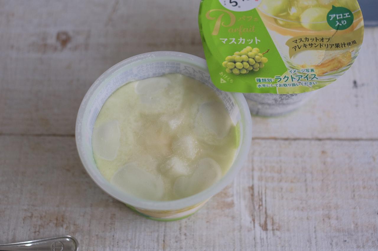 画像3: 【試食レポ】まるでマスカット大福のような味わいを楽しめる華やかな5層構造のパフェアイス『やわもちアイス パフェ マスカット』10月6日(月)より季節限定発売!