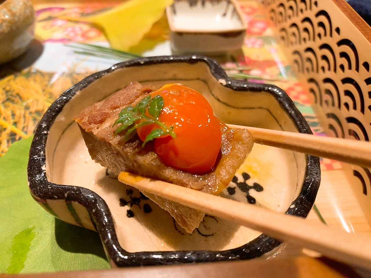 画像: 角煮と卵の醤油漬けがとろけます