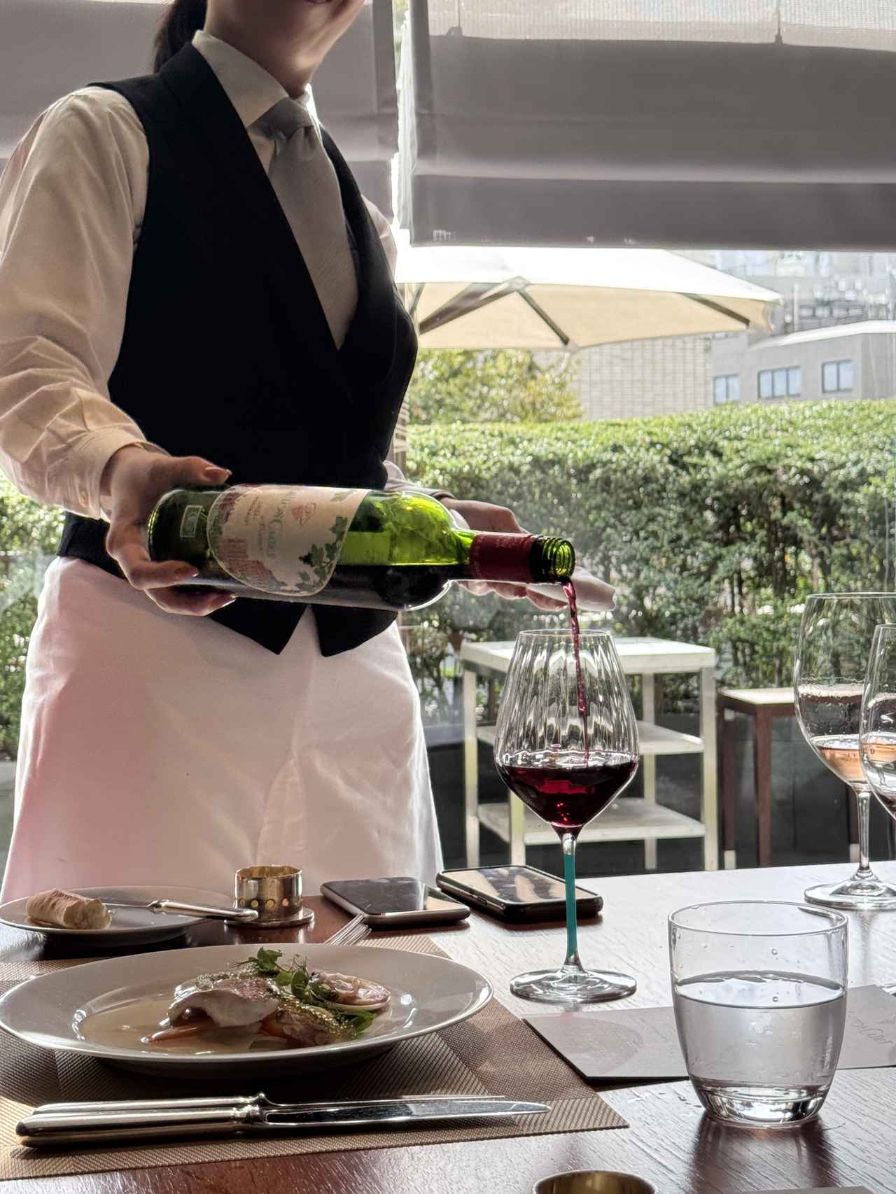 画像4: 冷やして楽しむ♡新感覚赤ワイン【ムートン・カデ・ルージュ・オーガニック・バイ・ピエール】 全国発売スタート