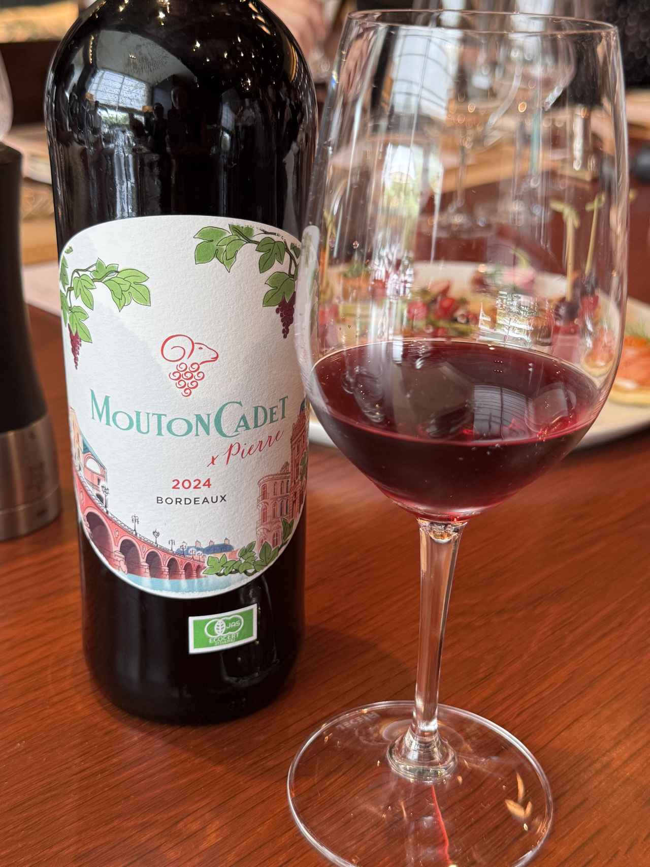 画像1: 冷やして楽しむ♡新感覚赤ワイン【ムートン・カデ・ルージュ・オーガニック・バイ・ピエール】 全国発売スタート