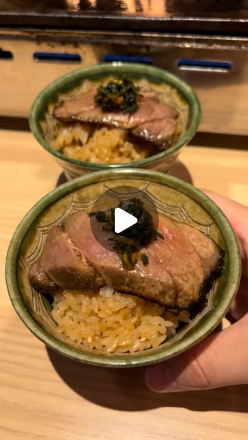 画像: 焼うお いし川【公式】 on Instagram: "焼うおいし川の大トロ５秒焼き__ 鮨屋が始めた「肉を焼かない焼肉」寿司屋が目利きした最上級の刺身を職人がお客様の目の前で炙り、最高のタイミングでご提供いたします。築地発祥「元祖焼うお」。ぜひ、至高の逸品をお召し上がりください。@yakiuo.ishikawa_official他の人気投稿はこちらから!フォローして最新情報をチェック! _#焼うおいし川 #焼うおいし川六本木凛華楼 #焼うおいし川築地 #焼うおいし川名古屋 #東京焼肉 #六本木グルメ #築地グルメ #六本木ディナー #築地ディナー #築地ランチ #焼うお #名古屋グルメ #名古屋ディナー #海鮮丼"