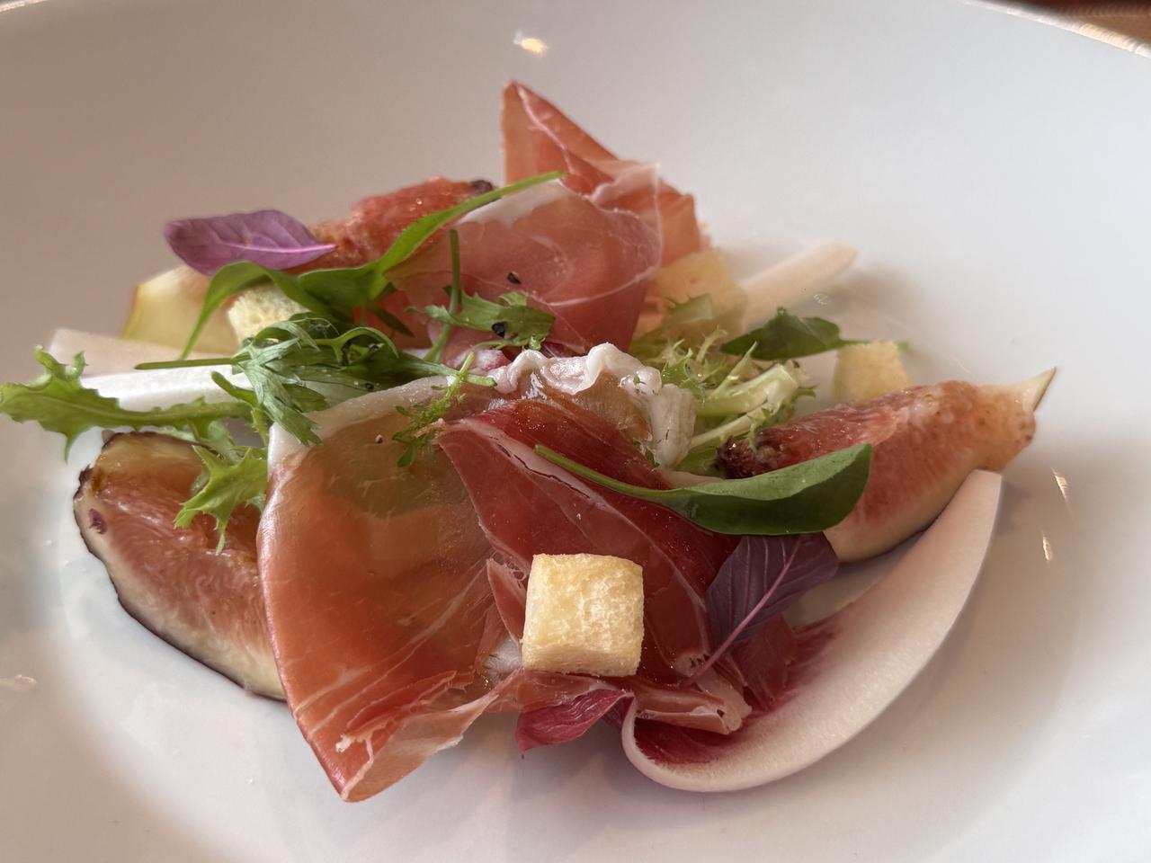 画像: いちじくと生ハムのサラダ仕立てくるみドレッシング アンディーブ