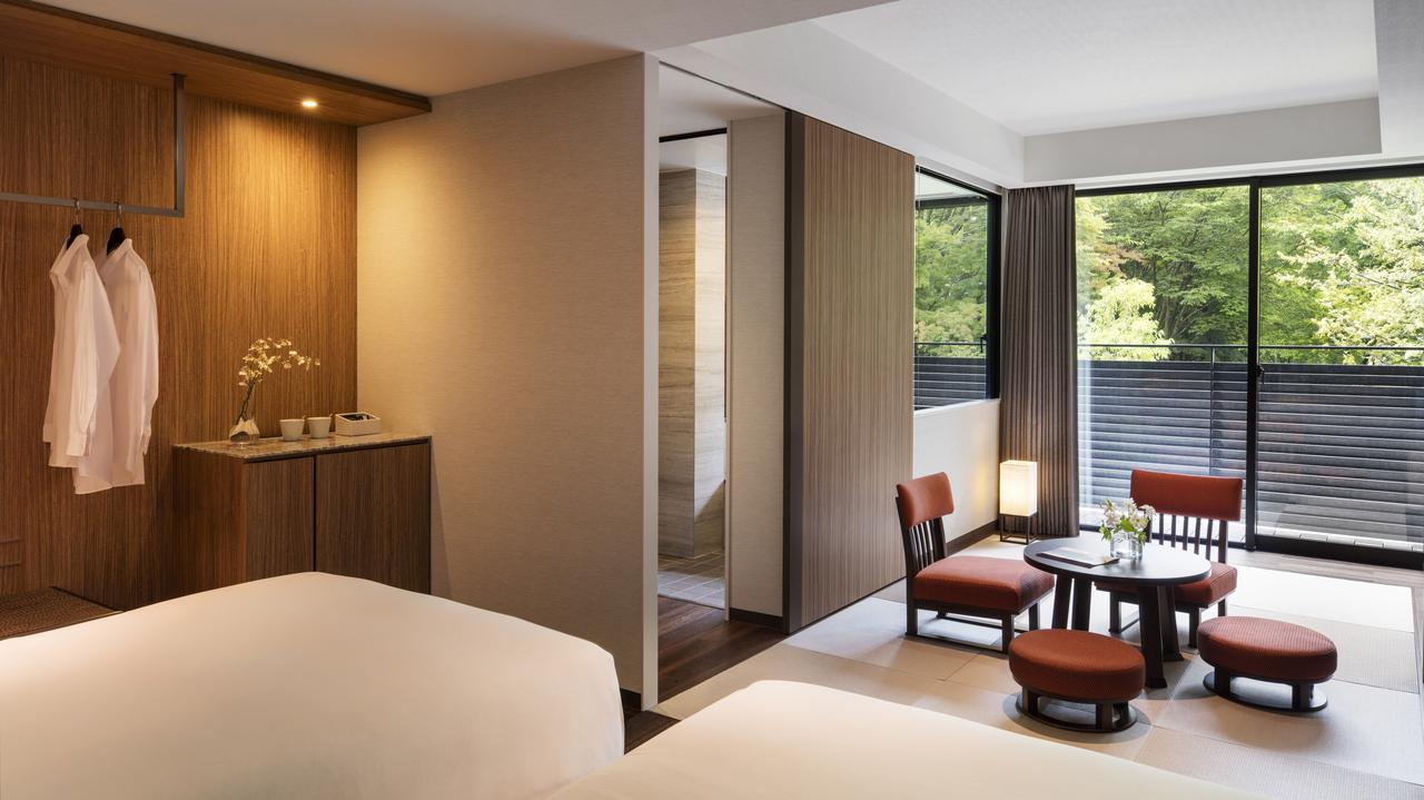 画像: ノースウィング　温泉ビューバス付プレミアルーム　座卓