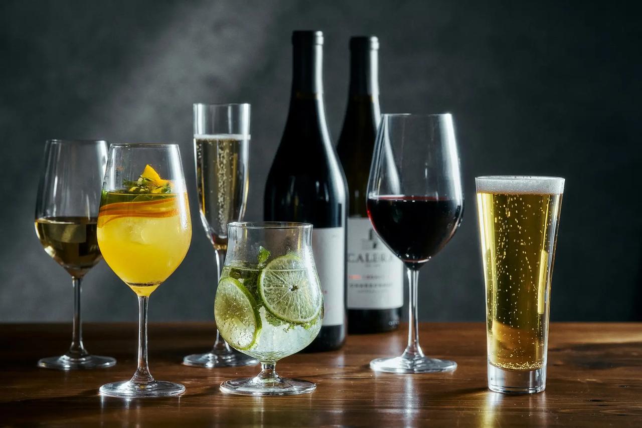 画像: ワインからカクテル、ビールまで多彩にラインアップ。ノンアルコールも充実