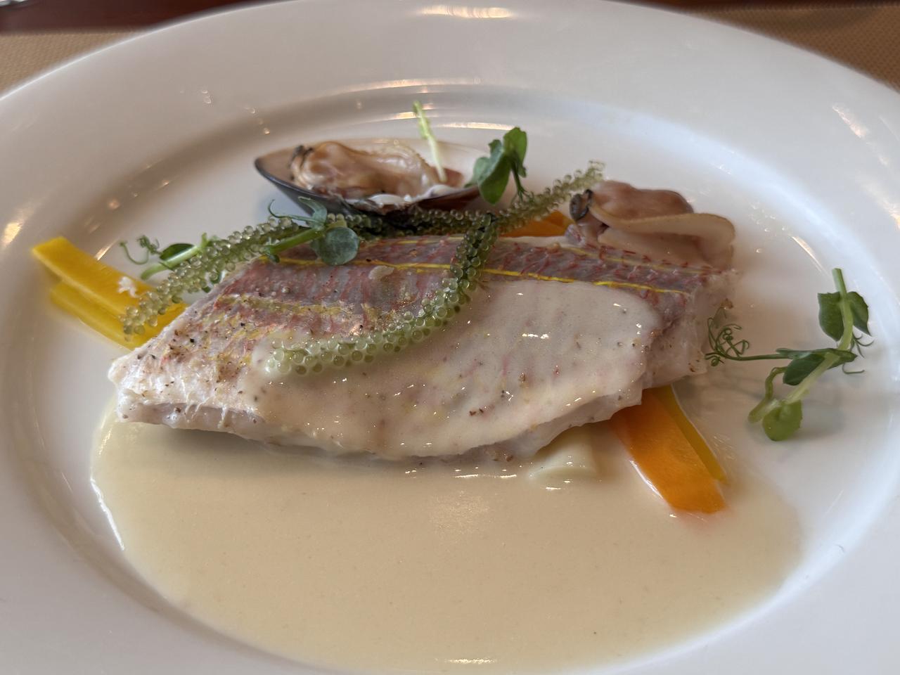 画像: いとよりの昆布蒸し　蛤のマリニエール 海ぶどう