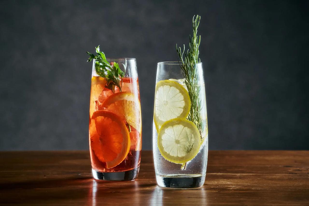 画像: 旬のフルーツのおいしさと栄養を凝縮した搾りたてのオリジナルフレッシュジュース