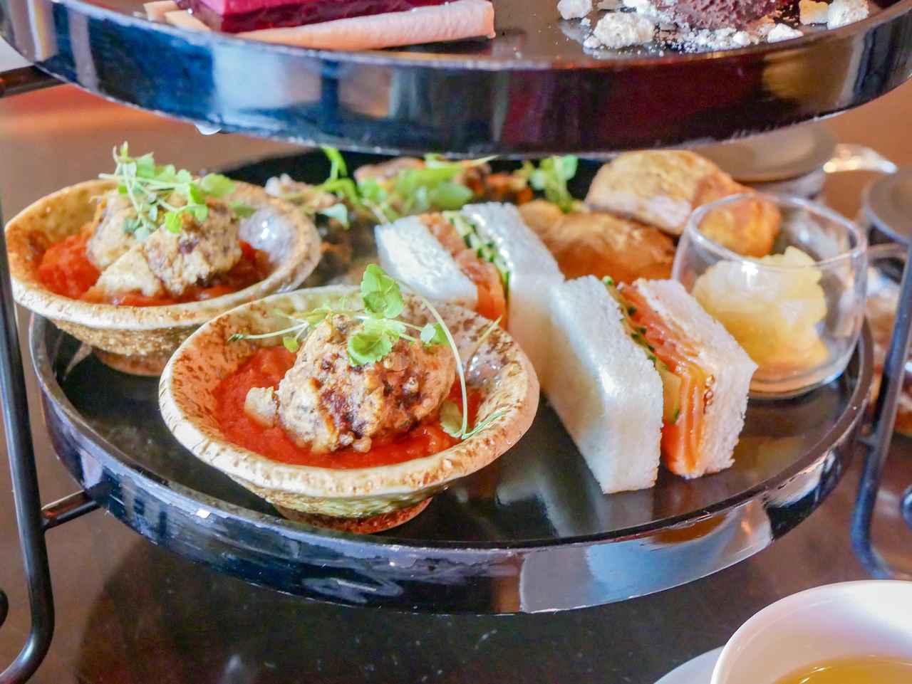 画像: 日替わりのセイボリーに舌鼓