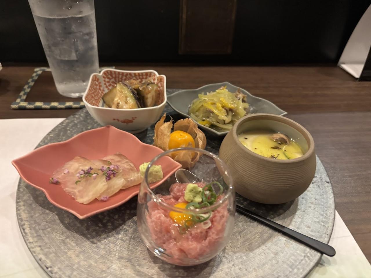 画像: 高級店が立ち並ぶ赤坂の隠れ家の割烹バルこだわりのコースが飲み放題付9,500円！通いたくなる味、ドリンク、居心地