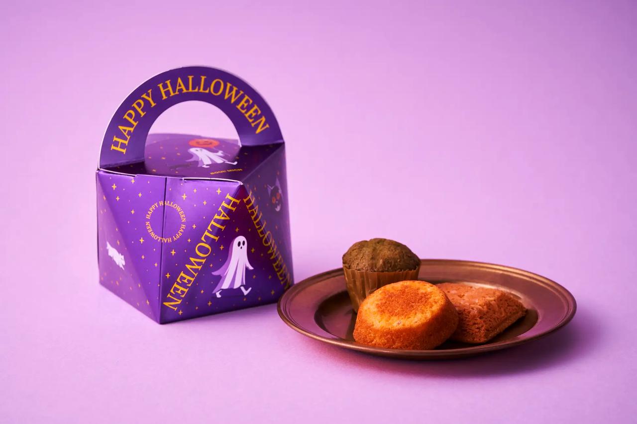 画像: ハロウィンBOX(S) 【価格】税込¥675(本体価格¥625) 宇治抹茶のミニトリュフケーキ りんごバターケーキ ヌーヴェルガレット(バニラ) 各1個 “宇治抹茶のミニトリュフケーキ”と、しっとりりんごのバターケーキやサクサクのガレットをハロウィン限定BOXに詰め込みました。