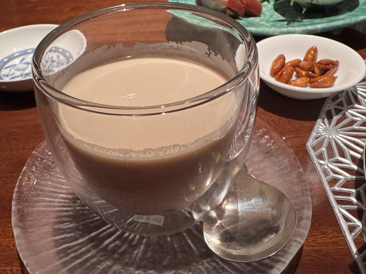 画像: ウェッジウッド シグニチャーティー オリジナル茶葉使用のブラックタピオカミルク