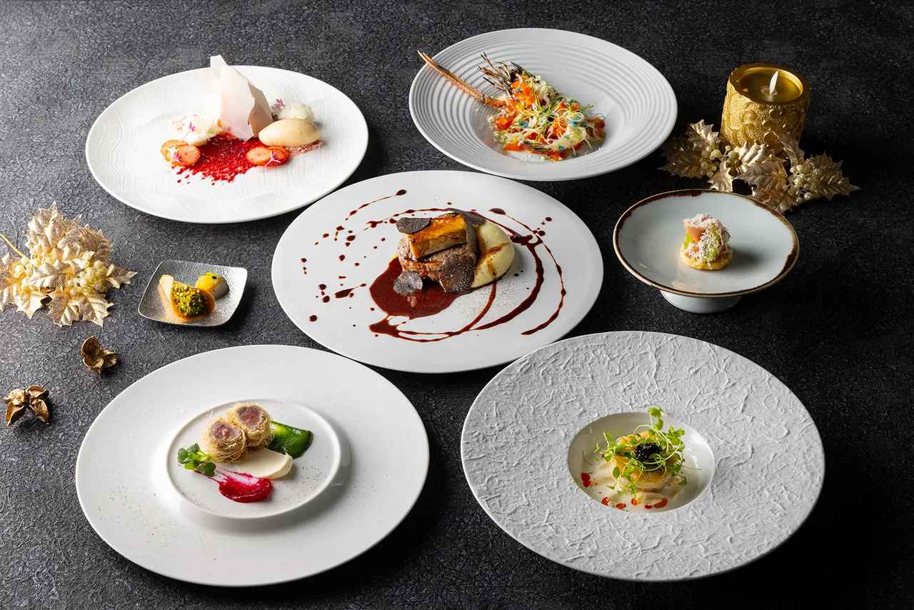 画像: クリスマスディナー Amuse : ハモンセラーノ・キウイ・パルメザンサブレ Cold Appetizer : 手長海老・葱のサラダ・オスミックトマトサルサ・オリーブオイルパウダー Hot Appetizer : ラムロイン＆カダイフ・ビーツ・小松菜・サワークリーム Fish : 真鱈のバターロースト・白子のスープ・ゆり根・キャビア Main : オーストラリア産ビーフテンダーロインのグリル・ロッシーニスタイル Dessert : ホワイトチョコ＆ラズベリームース - アールグレイアイス Petit Four : ボンボンショコラ柚子 コロネフロマージュ