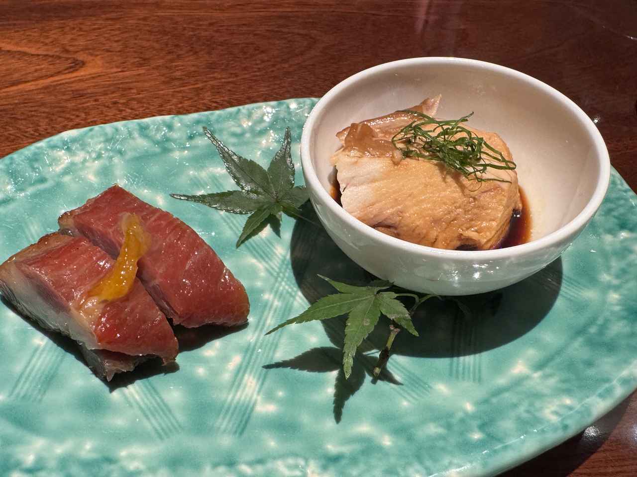 画像: チャーシュー、鶏の中華風醤油煮込み