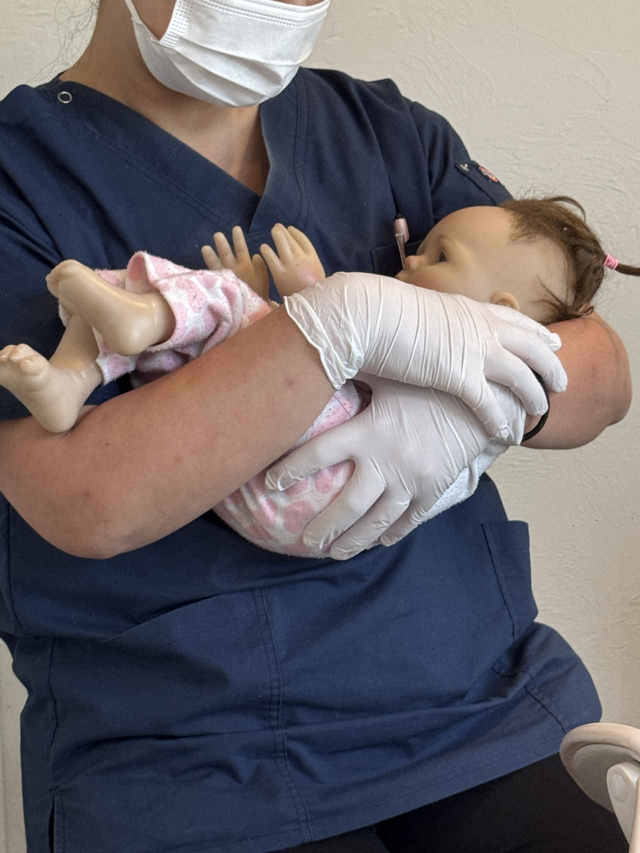 画像: 正しい抱き方はこんな風に丸く