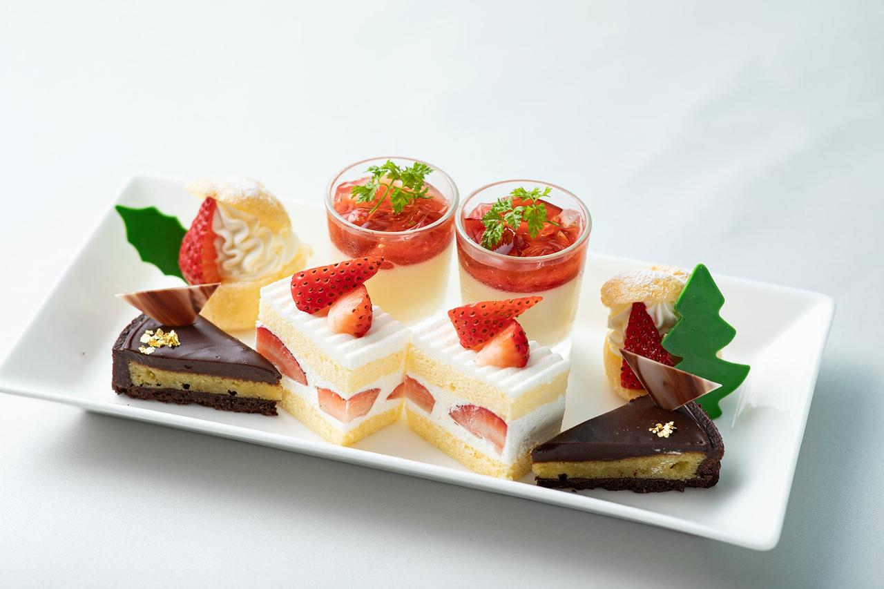 画像: スイーツは、苺のショートケーキやプチシューなど4種をご用意