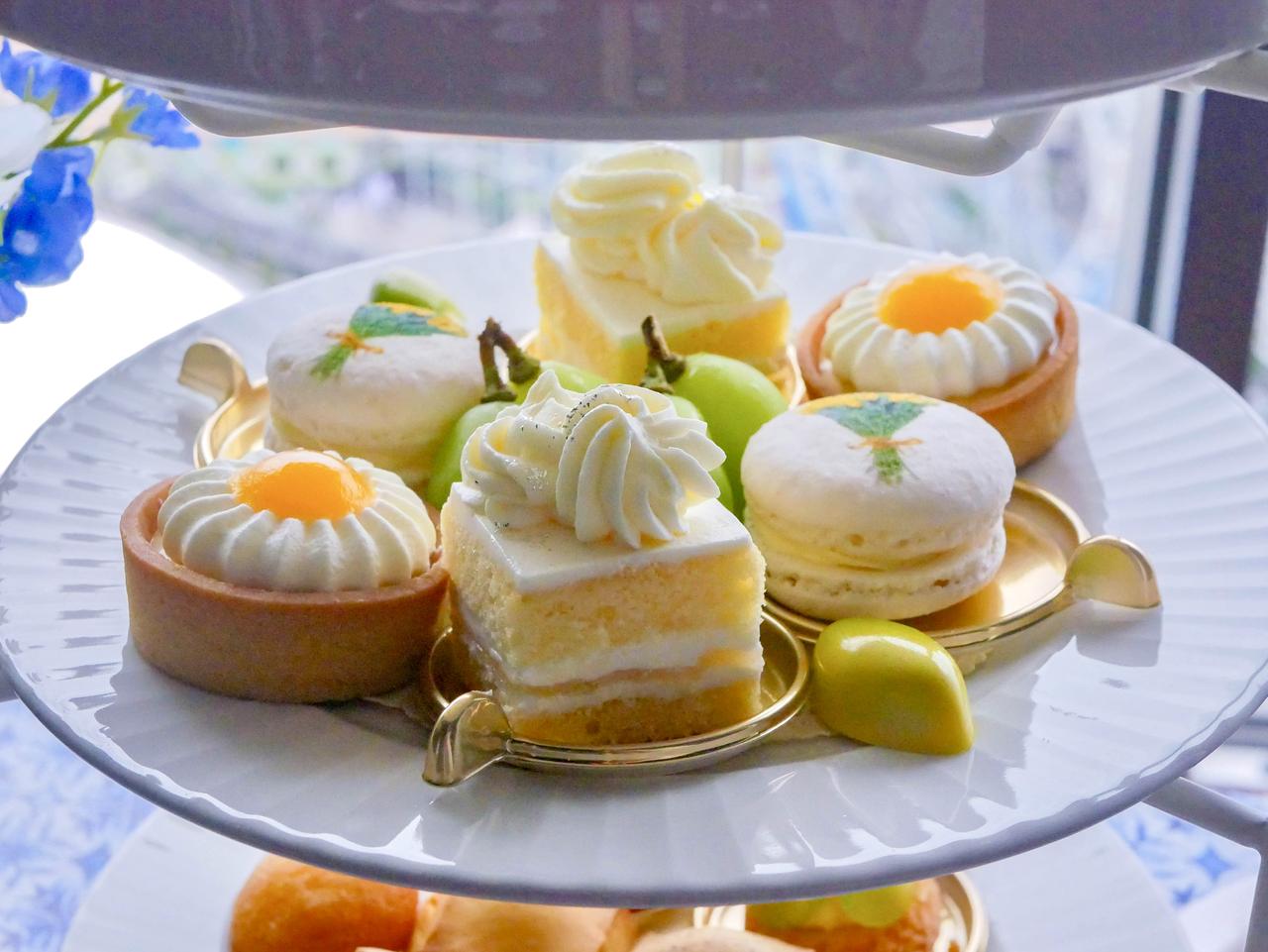 画像3: 花をモチーフにした華やかなスイーツスタンド