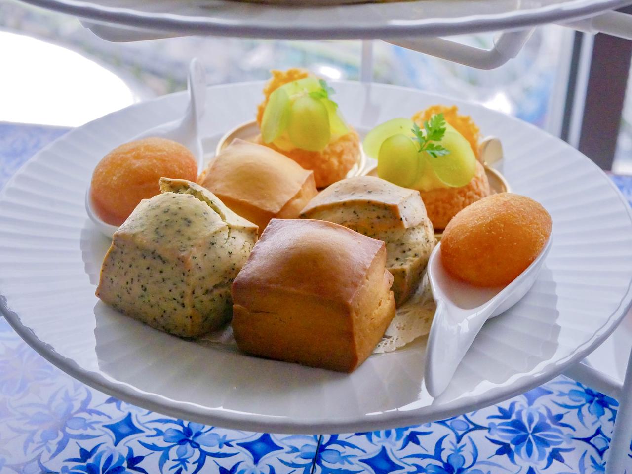 画像4: 花をモチーフにした華やかなスイーツスタンド