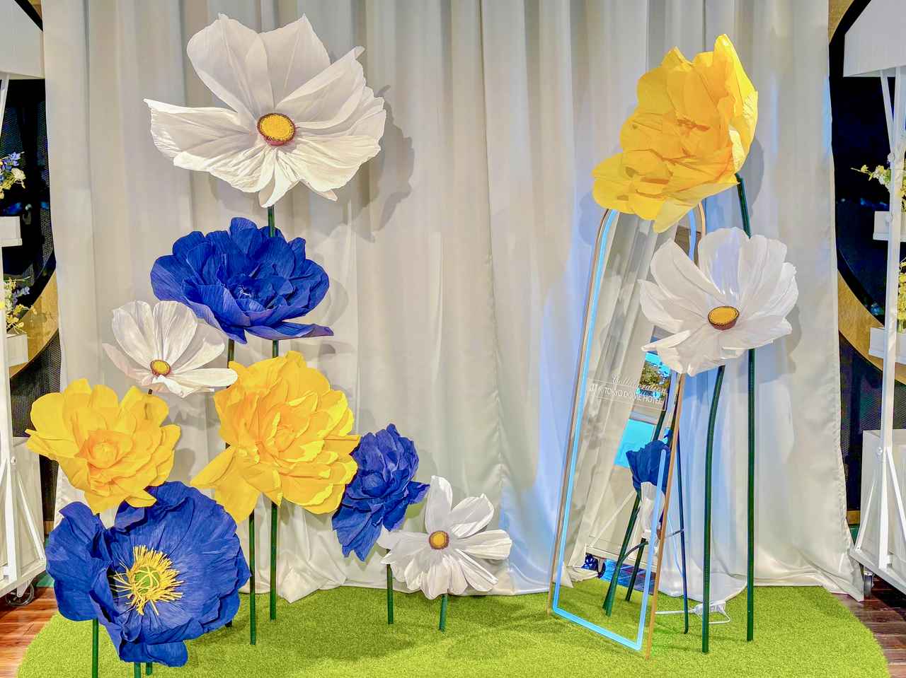 画像2: 絶景と花のオブジェに包まれる空間演出