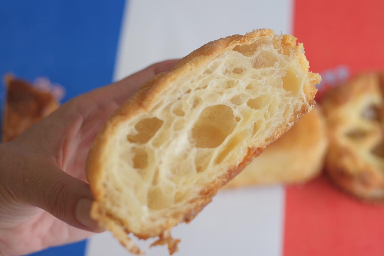 画像: メロンパン×クイニーアマンで、ザクッ×じゅわっを楽しめる一品。メロンパンでありながらクイニーアマンでもある！！（○○でありながら、クイニーアマンでもある！は3種全てに共通しますね！笑）まさに1度で2度美味しい♡を実現してくれています。