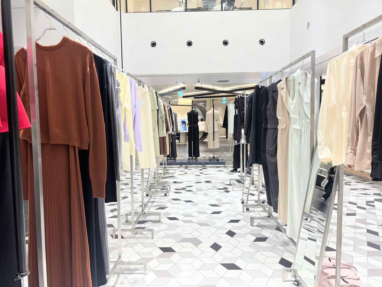 画像8: ポップアップにてフルラインナップをチェック