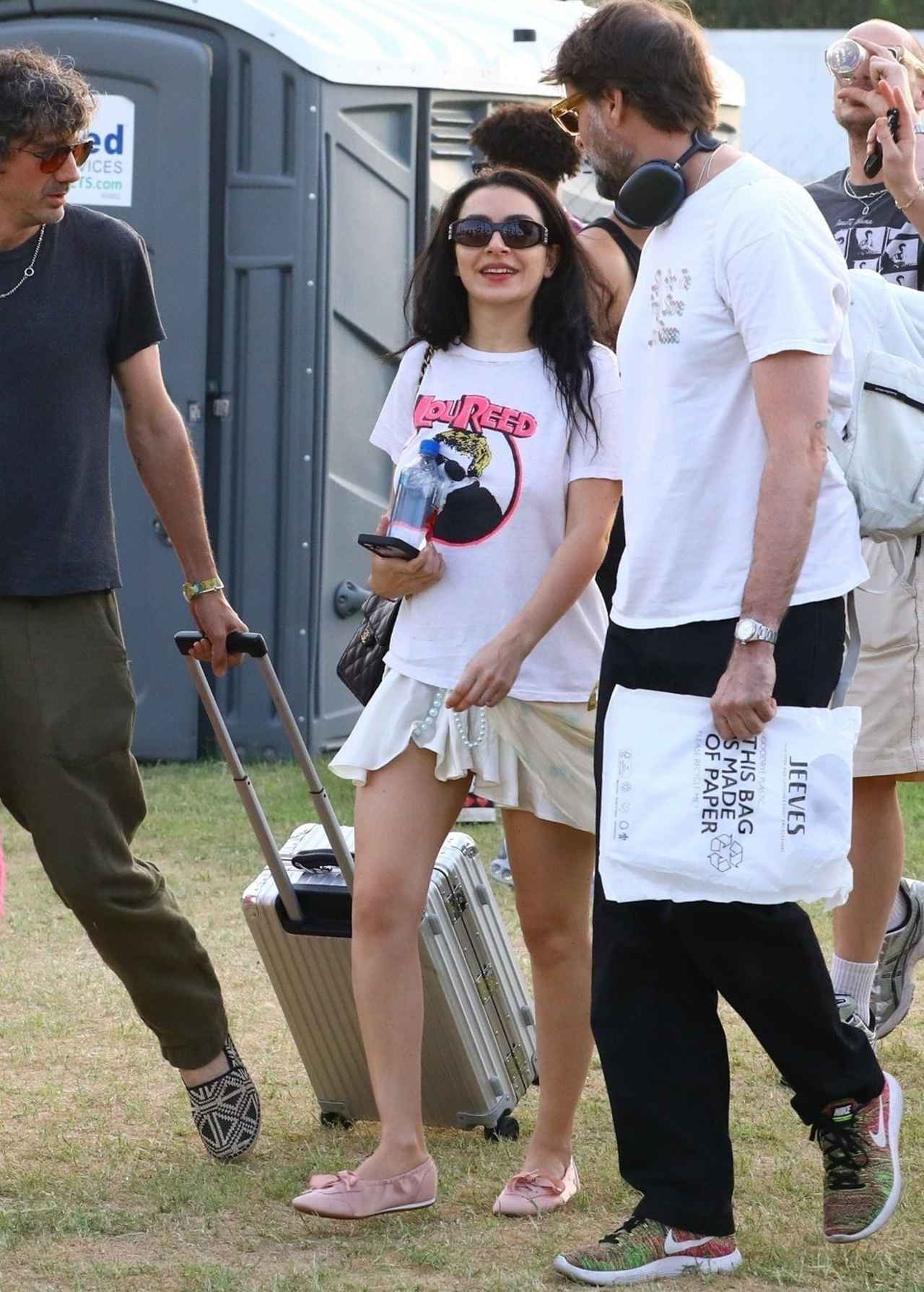 画像5: ベラ・ハディッドも着用♡VIVAIAの新作「Yancy」で叶える軽やかスニーカースタイル