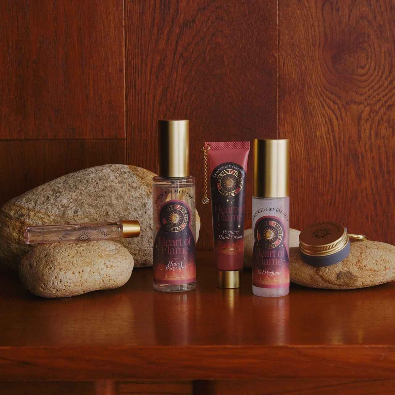 画像1: ラメ入りジェルパフューム \1,650、パフュームハンドクリーム \1,320、ヘアボディミスト \1,650、チャーム付きマルチバーム \1,980、ネイルオイル \1,650