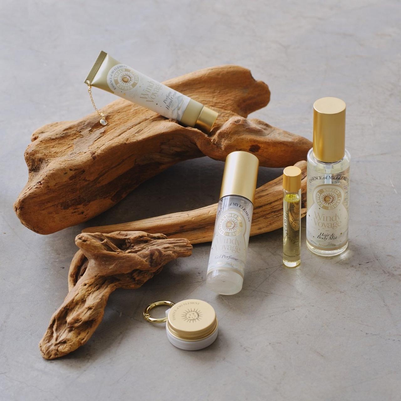 画像3: ラメ入りジェルパフューム \1,650、パフュームハンドクリーム \1,320、ヘアボディミスト \1,650、チャーム付きマルチバーム \1,980、ネイルオイル \1,650