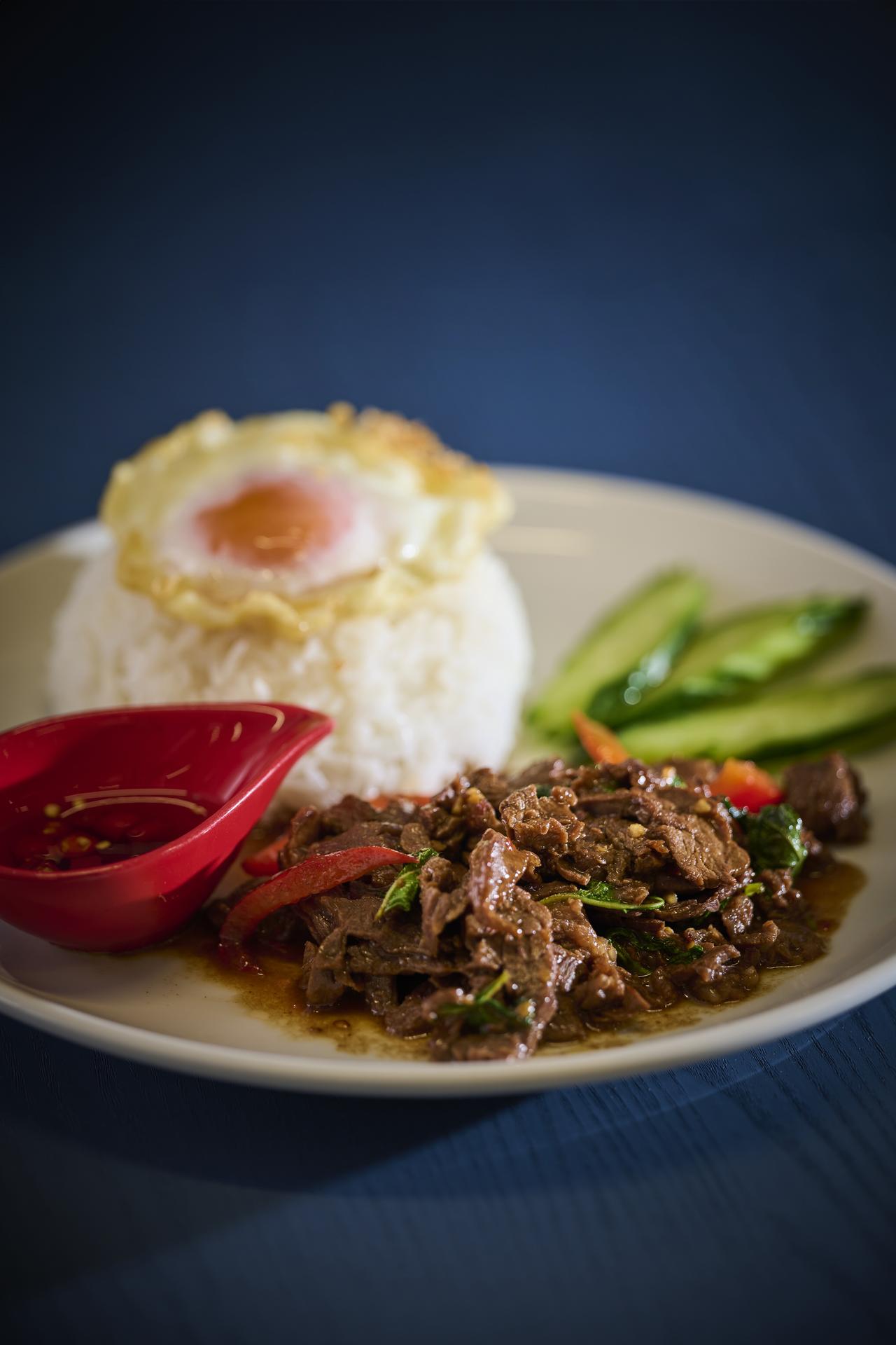 画像: 英国産牛ハラミのガパオライス / 1,100円