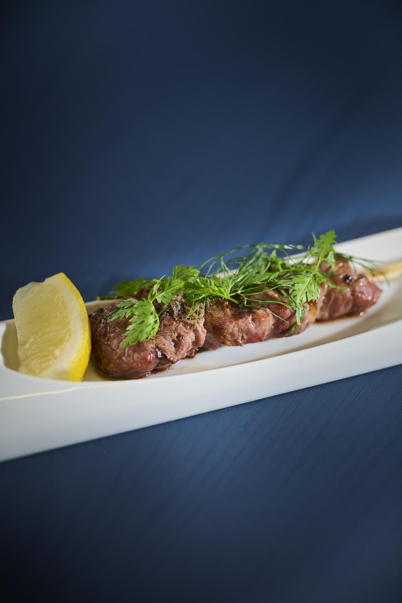 画像: 英国産ラムと季節の香味野菜 / 600円